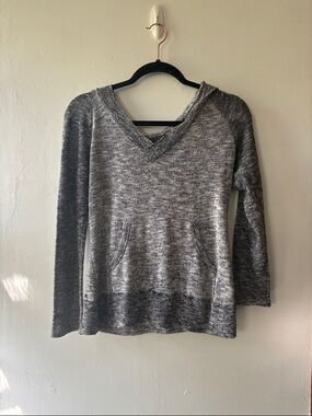 No Boundaries Heathered Black & White Knit Top